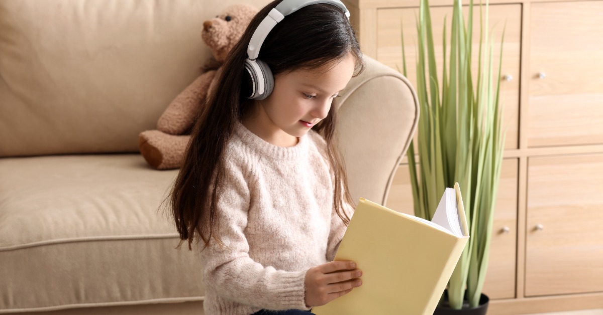 How Listening While Reading Enhances Learning